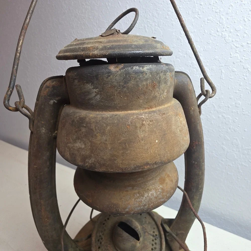 Vintage Embury No. 2 Air Pilot Lantern Rustic Star Base NO GLASS‎